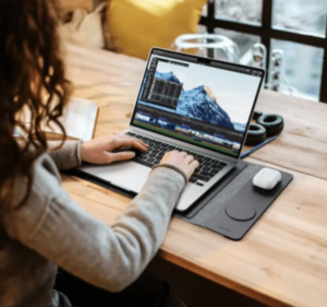 4 in 1 Wiresless Charging Laptop Sleeve